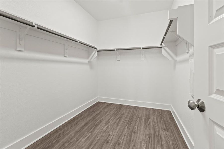 Spacious, unfurnished interior of a new home in Lyons Crest Estates, Garland (Image 21).