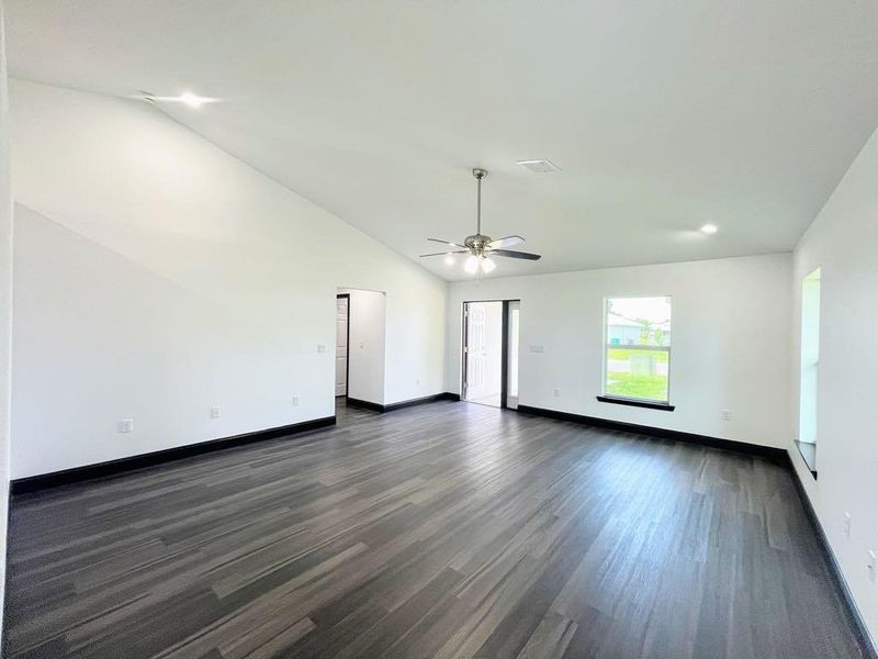 Spacious, unfurnished interior of a new home in , Okeechobee (Image 13).