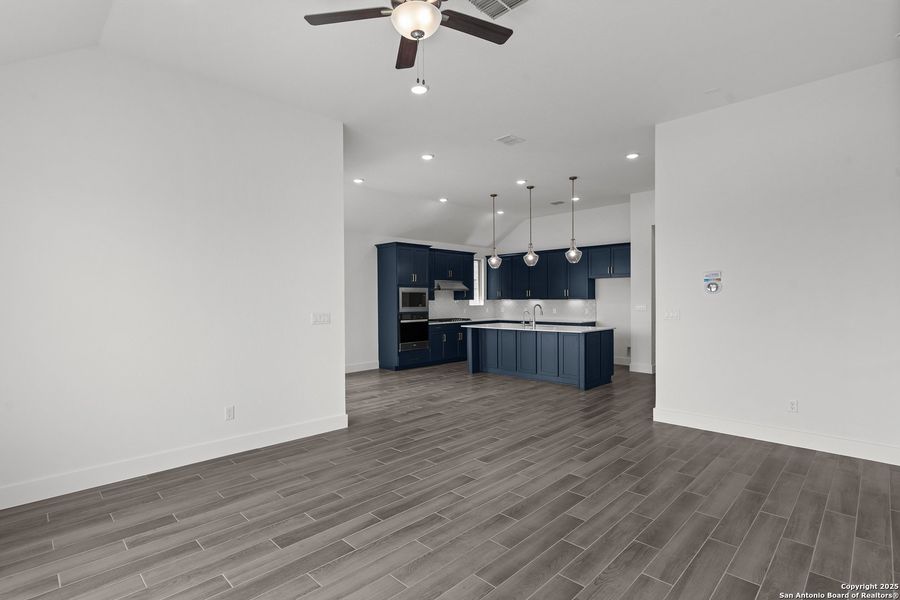 Spacious, unfurnished interior of a new home in Corley Farms, Boerne (Image 12).
