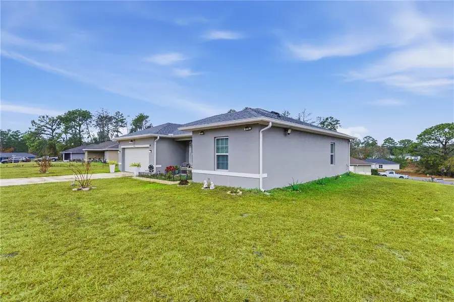 Exterior details and patio area of a home in , Ocala (Image 21).