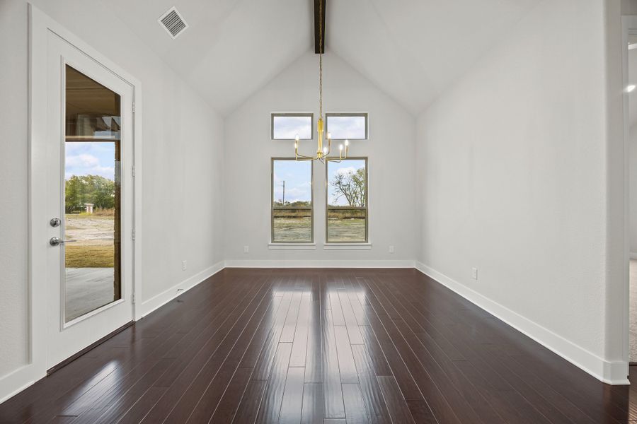 Spacious, unfurnished interior of a new home in Tuscan Estates, Waxahachie (Image 23).