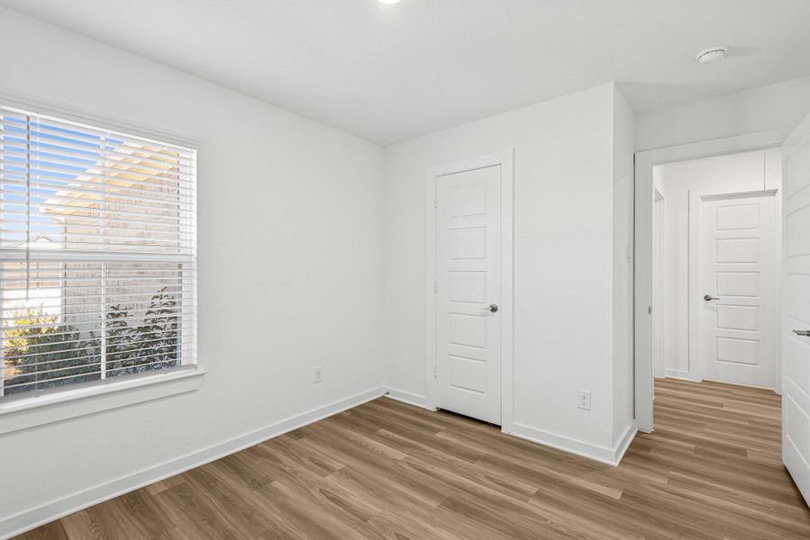 Spacious, unfurnished interior of a new home in Ambrose, La Marque (Image 17).