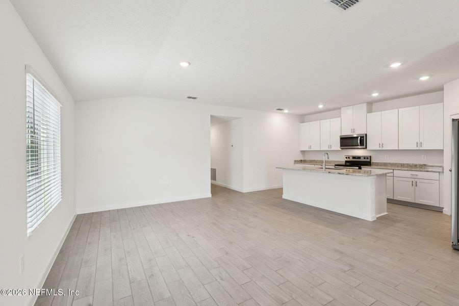 Spacious, unfurnished interior of a new home in Cypress Meadows - Signature Series, Jacksonville (Image 16).