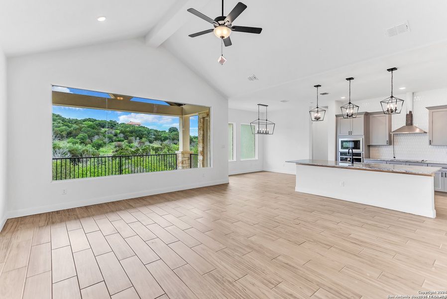 Spacious, unfurnished interior of a new home in , Blanco (Image 12).
