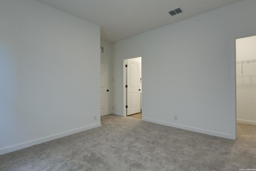 Spacious, unfurnished interior of a new home in Nopal Valley, San Antonio (Image 33).