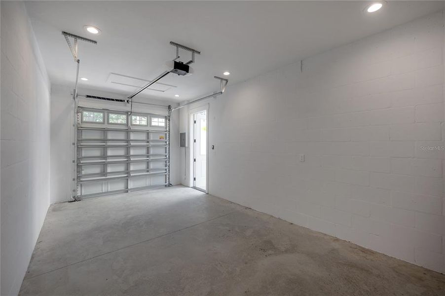 Spacious, unfurnished interior of a new home in , Tampa (Image 53).