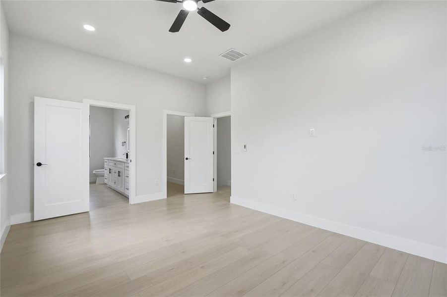 Spacious, unfurnished interior of a new home in , Tampa (Image 31).