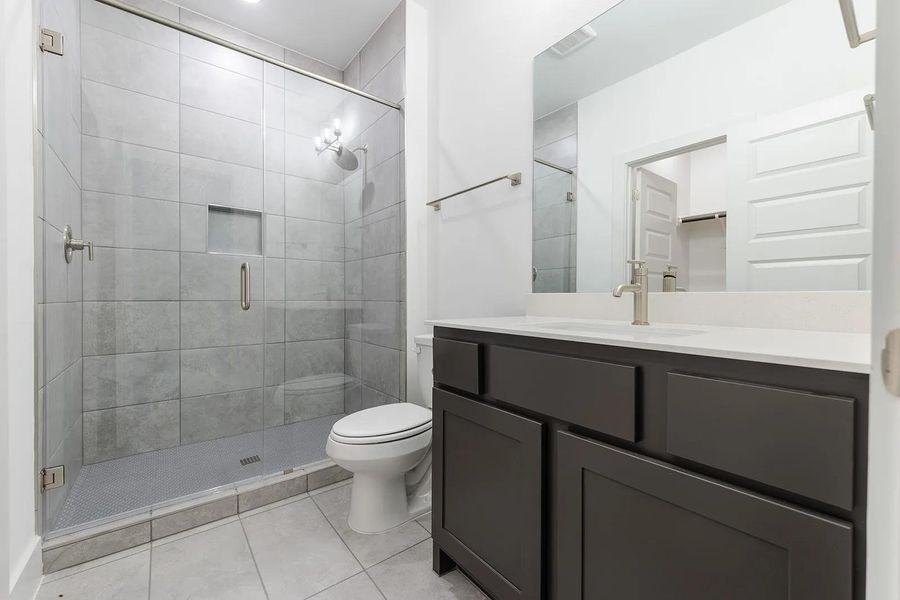 Lynmar II D Bathroom 2 Lynmar II D Bathroom 2