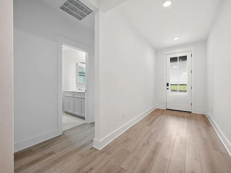 Spacious, unfurnished interior of a new home in Meadow Ridge Estates, Josephine (Image 26).