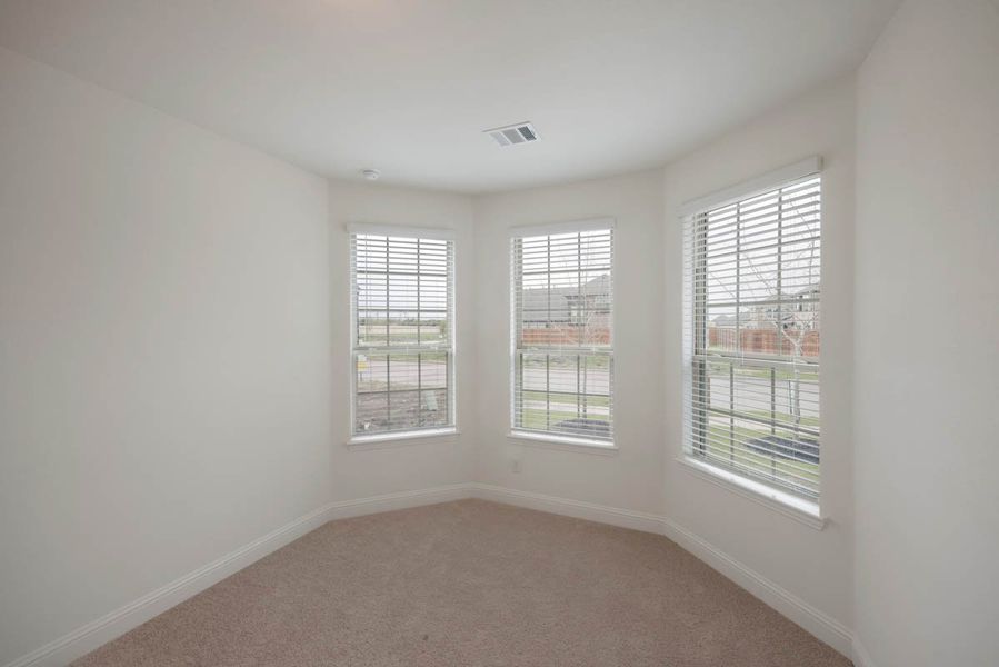 Spacious, unfurnished interior of a new home in Las Lomas, Forney (Image 16).