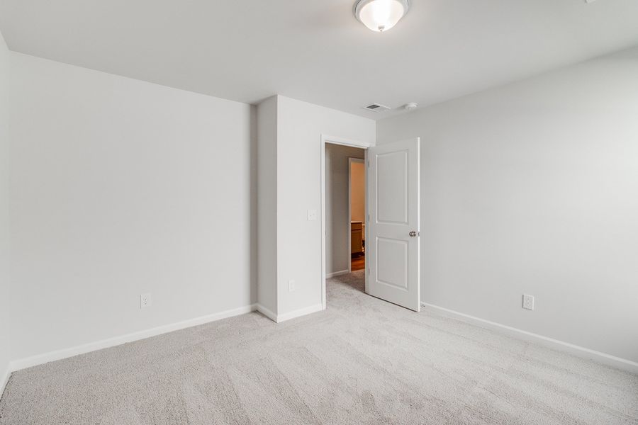 Spacious, unfurnished interior of a new home in Winston Point, Gilbert (Image 36).