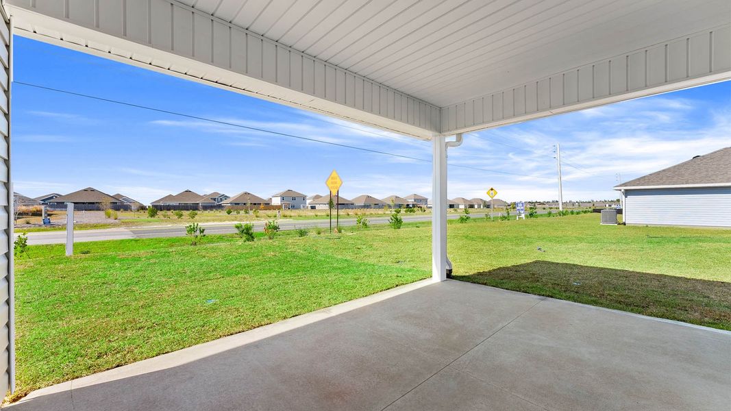 Exterior details and patio area of a home in Titus Park, Panama City (Image 21).