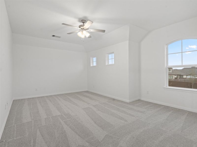 Spacious, unfurnished interior of a new home in Brookewater, Rosenberg (Image 17).