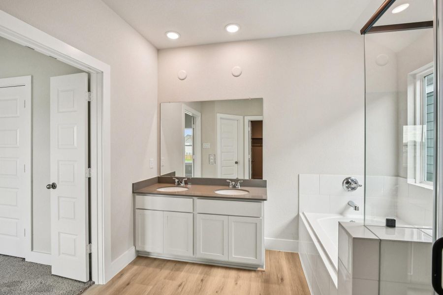 Furnished interior view inside a new home in Alicante, Houston (Image 8).