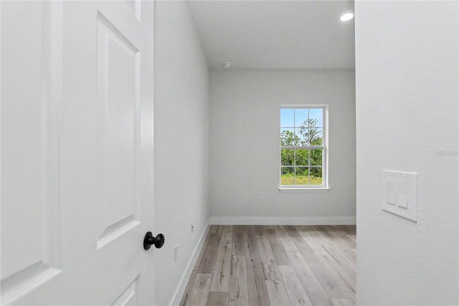 Spacious, unfurnished interior of a new home in , Citrus Springs (Image 35).