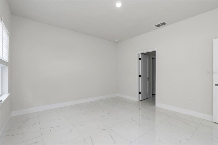 Spacious, unfurnished interior of a new home in , Ocala (Image 32).