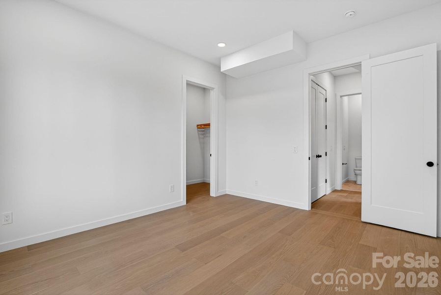 Spacious, unfurnished interior of a new home in , Asheville (Image 35).