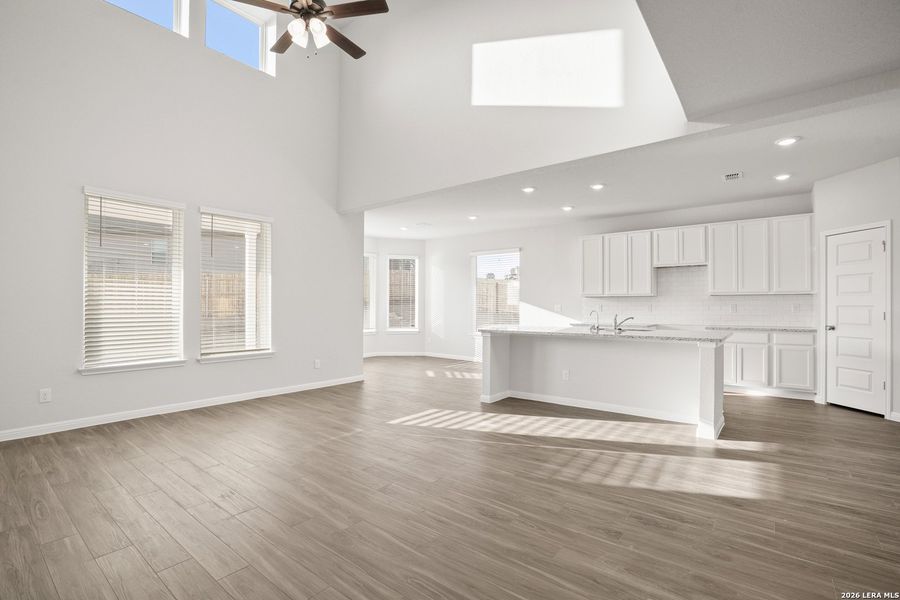 Spacious, unfurnished interior of a new home in Cinco Lakes, San Antonio (Image 17).