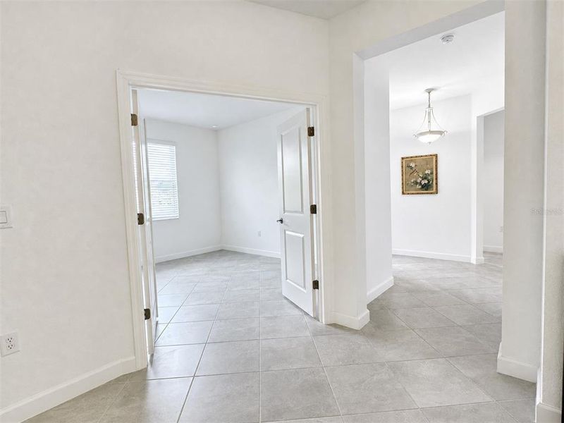 Spacious, unfurnished interior of a new home in Palm Lake at Coco Bay, Englewood (Image 24). Spacious, unfurnished interior of a new home in Palm Lake at Coco Bay, Englewood (Image 24).