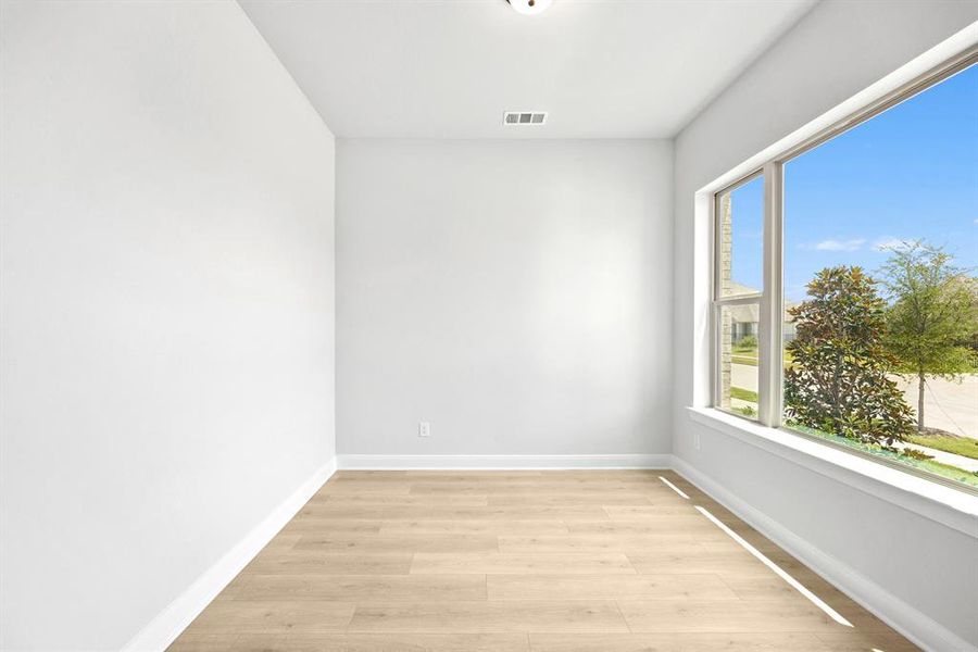 Spacious, unfurnished interior of a new home in Mantua Point Gardens, Van Alstyne (Image 18). Spacious, unfurnished interior of a new home in Mantua Point Gardens, Van Alstyne (Image 18).