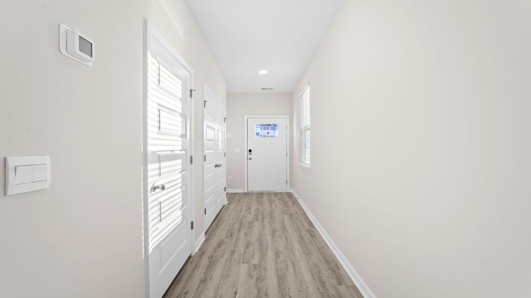 Spacious, unfurnished interior of a new home in Sease's Pond, Gilbert (Image 12).