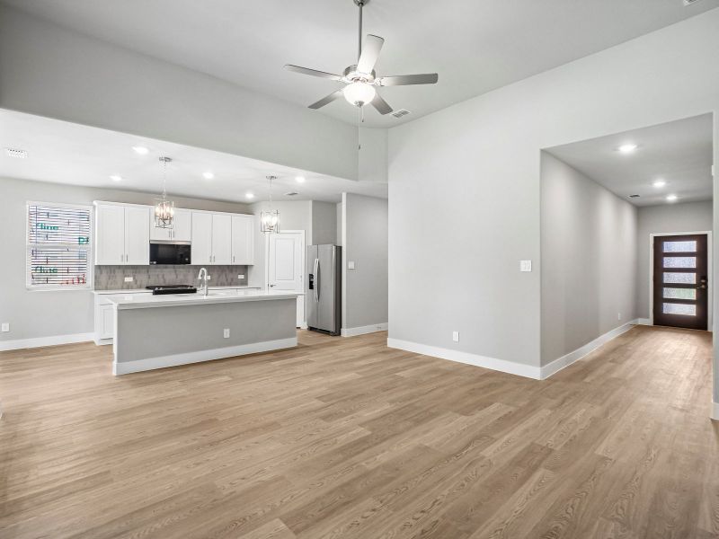 Spacious, unfurnished interior of a new home in Eastridge - Premier Series, McKinney (Image 11).