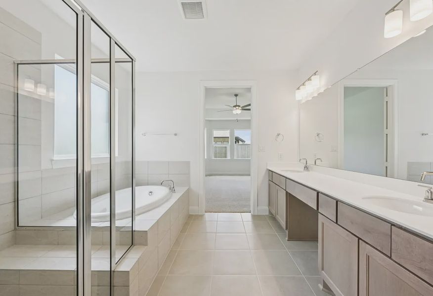 Homesite 5208 Primary Bath - 11 of 19