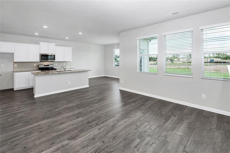 Spacious, unfurnished interior of a new home in Poplar Preserve, Newnan (Image 18).