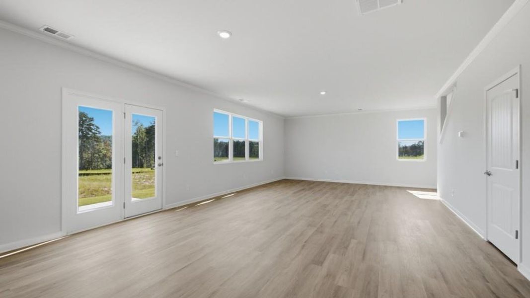Spacious, unfurnished interior of a new home in Fairway 17 at Mirror Lake, Villa Rica (Image 16).