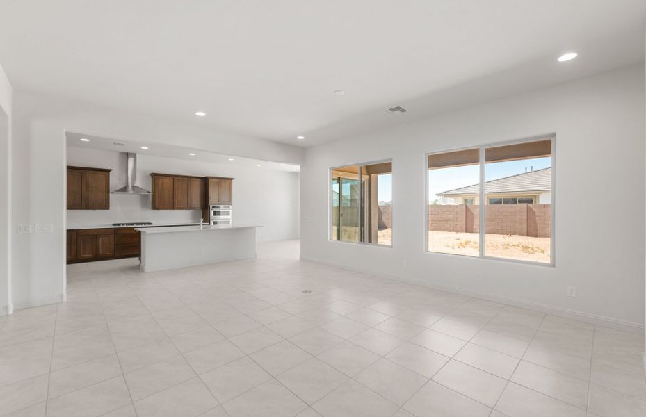 Spacious, unfurnished interior of a new home in Artisan at Asante, Surprise (Image 28).