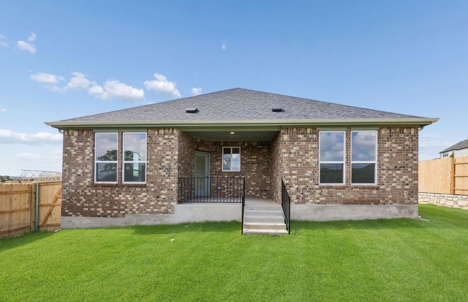 Exterior details and patio area of a home in Crescent Bluff, Georgetown (Image 4).