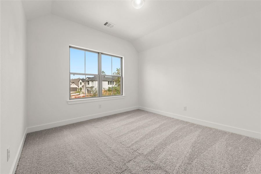 Spacious, unfurnished interior of a new home in Kresston, Montgomery (Image 15).