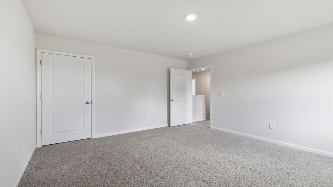 Spacious, unfurnished interior of a new home in Cascade Point, Seneca (Image 22).