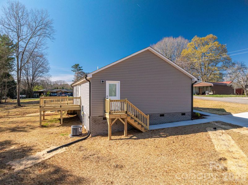 Exterior details and patio area of a home in , Lincolnton (Image 27).