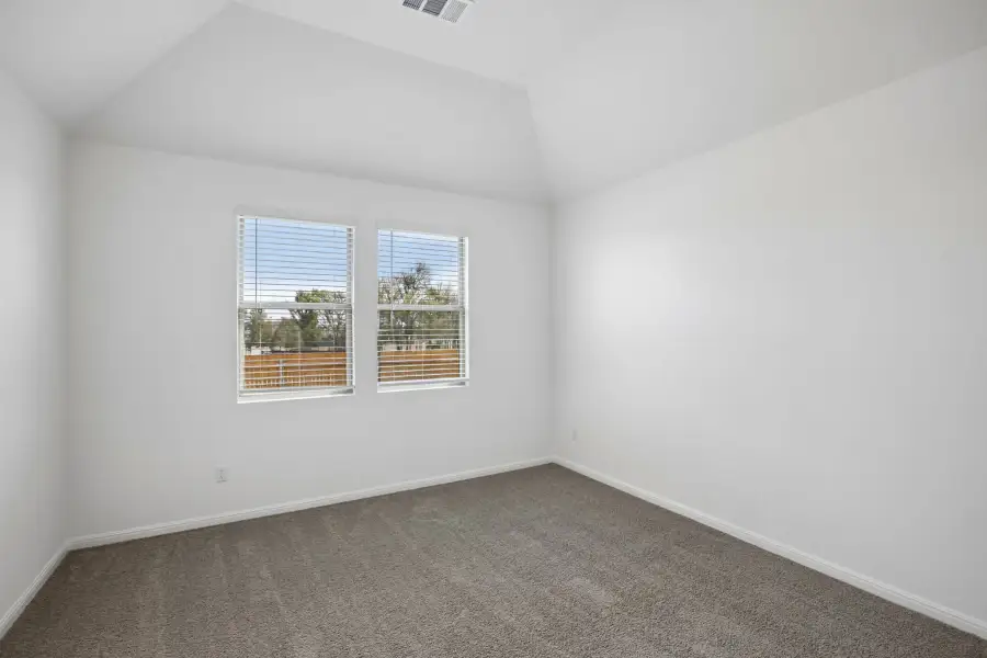 Spacious, unfurnished interior of a new home in Trinity Ranch, Elgin (Image 25).