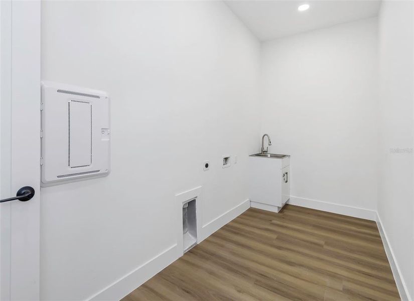 Spacious, unfurnished interior of a new home in , St. Petersburg (Image 41). Spacious, unfurnished interior of a new home in , St. Petersburg (Image 41).