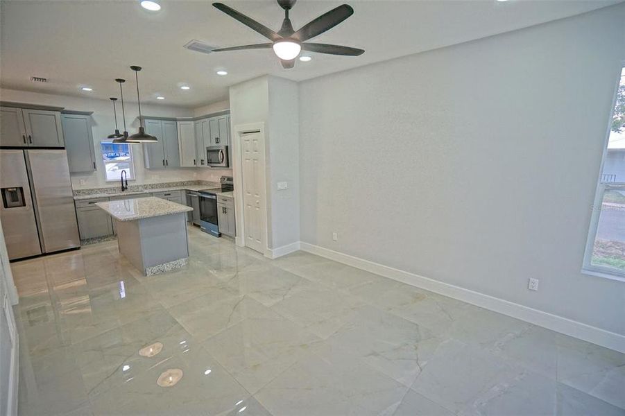 Spacious, unfurnished interior of a new home in , Lakeland (Image 14).