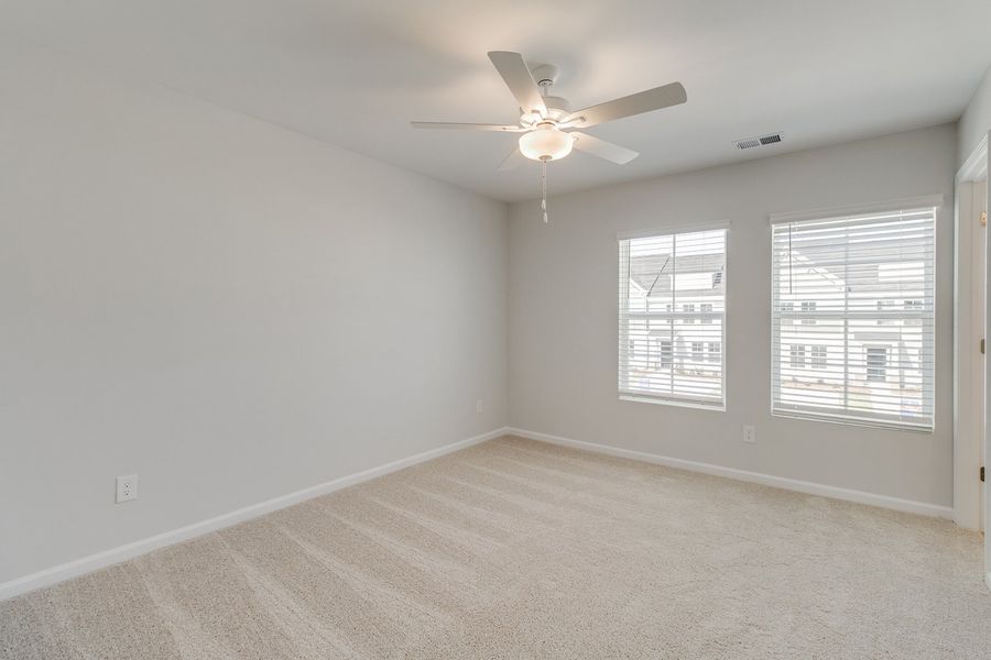 Spacious, unfurnished interior of a new home in Astoria, Columbia (Image 20).