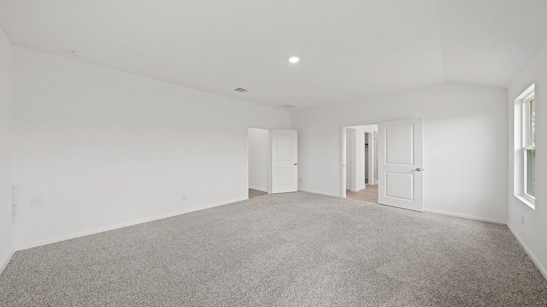 Spacious, unfurnished interior of a new home in Chapel Lakes, Montgomery (Image 21).