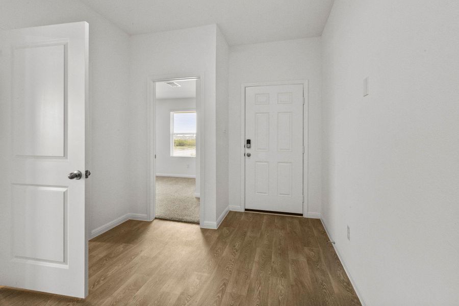 Spacious, unfurnished interior of a new home in , San Marcos (Image 13).