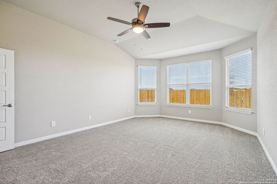 Spacious, unfurnished interior of a new home in Carmel Ranch, Schertz (Image 38).