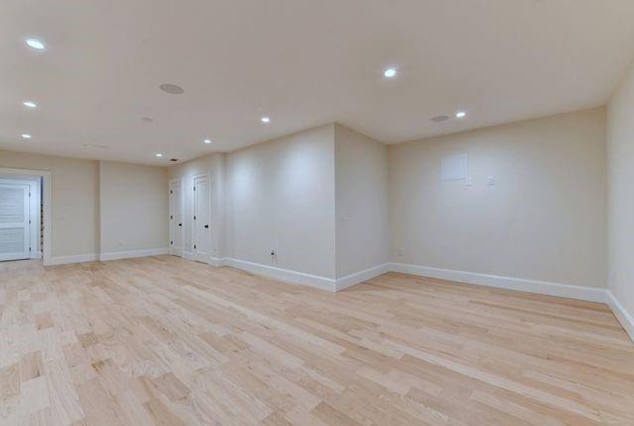 Spacious, unfurnished interior of a new home in , Gainesville (Image 23).