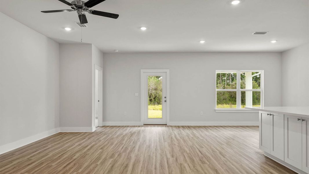 Spacious, unfurnished interior of a new home in Buffer Farms, Port Saint Joe (Image 12).