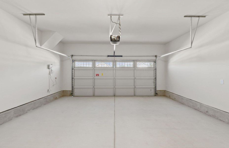 Spacious, unfurnished interior of a new home in Sun City Texas, Georgetown (Image 14).