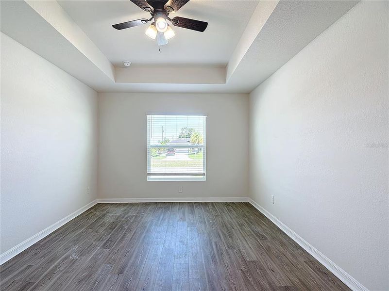 Spacious, unfurnished interior of a new home in , Cape Coral (Image 11).