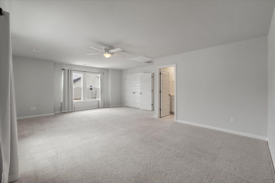 Spacious, unfurnished interior of a new home in Sweetgrass at Summers Corner, Summerville (Image 24).