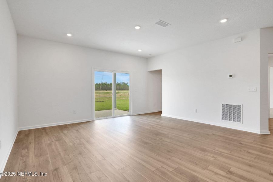 Spacious, unfurnished interior of a new home in Bellbrooke, Jacksonville (Image 46).