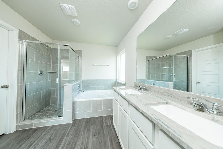 Furnished interior view inside a new home in River Ranch, Dayton (Image 7).