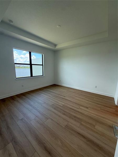 Spacious, unfurnished interior of a new home in , Apollo Beach (Image 10).