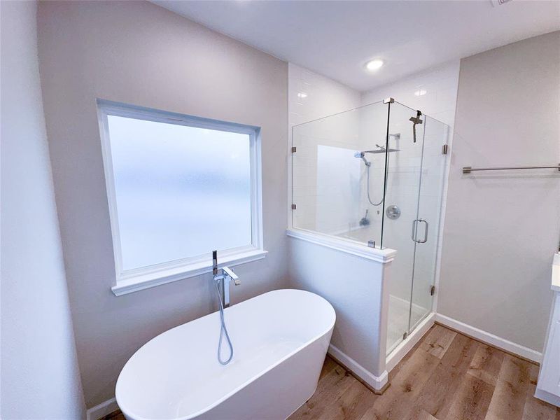 Master Bath with Soaking Tub & Shower